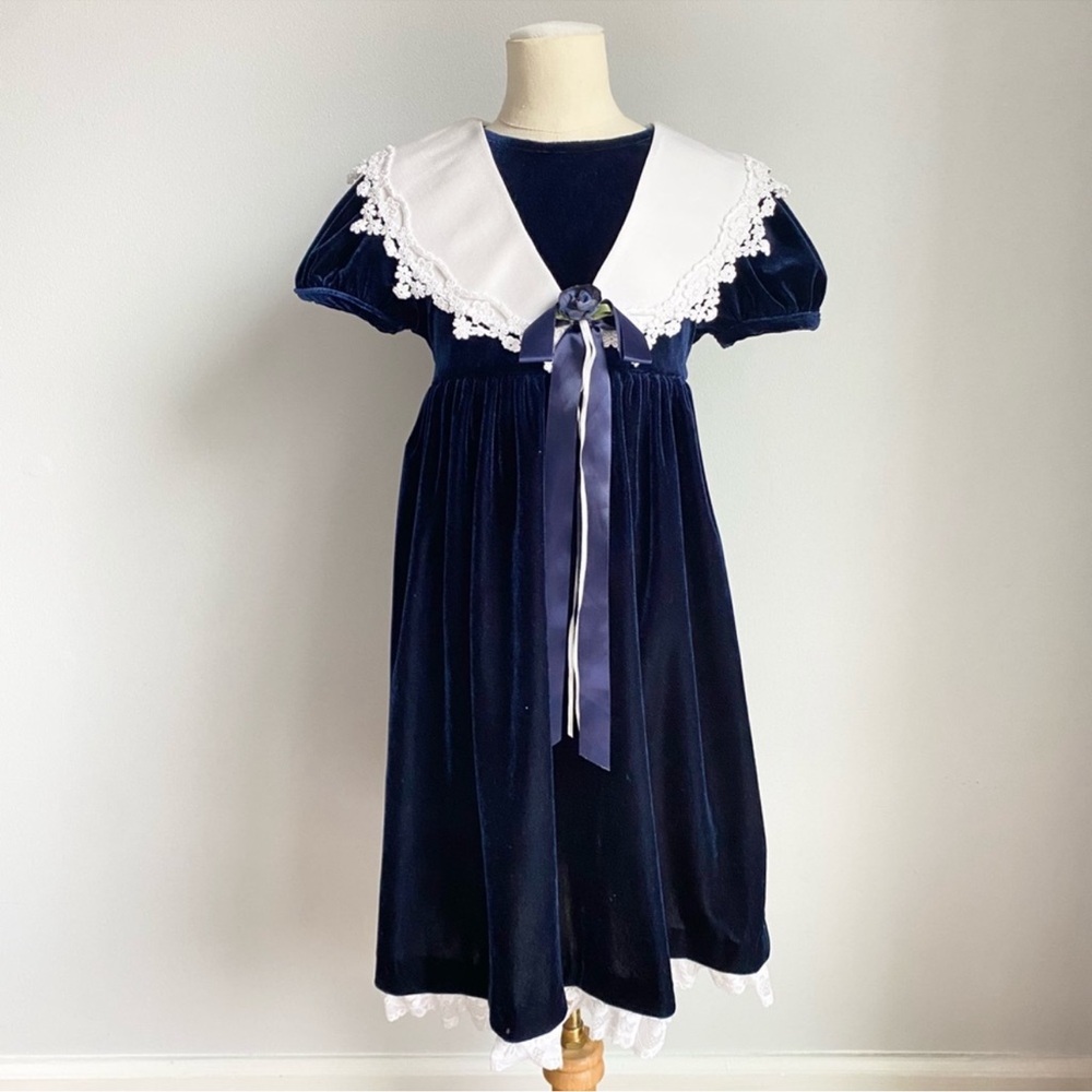 Vintage CHANTILLY PLACE Blue Velvet White Lace Belted Short Sleeves Girl Dress